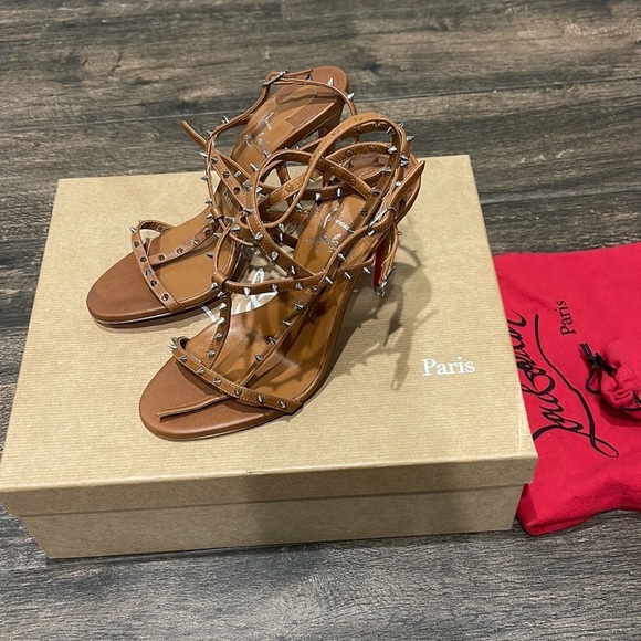CHRISTIAN LOUBOUTIN
Women's 'bombina Spikes' Sandals in Cuoio 36 BNIB - Picture 3 of 5